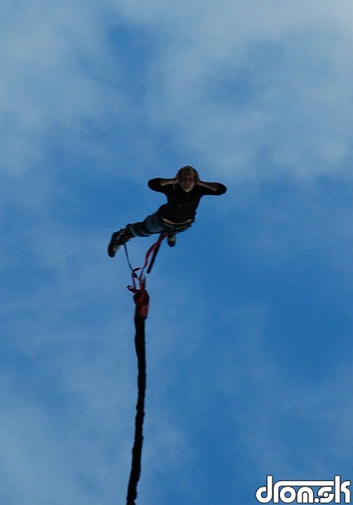 Františkova priateľka pri Bunggee Jumpingu