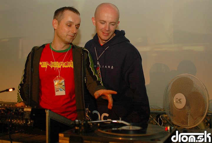 DJ Schimek & DJ Breeth: tam stačí zapnúť ten gombík :D