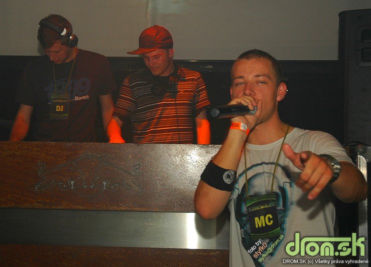 DJ Kryptik, Noisia,MC Jacob